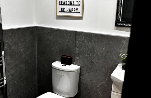 Bushey House | Brookland Stays Short Lets & Serviced Accommodation Hertfordshire.