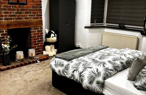 Bushey House | Brookland Stays Short Lets & Serviced Accommodation Hertfordshire.