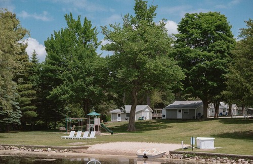 Grawn House | Brookside Cottages and Resorts DuckIn Cottage