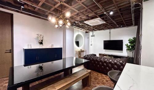 Khlong Tan Nuea Apartment | Brown Brick Thonglor - Blue Blueberry Room