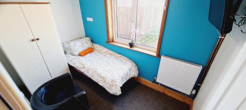 Derby House | Browning House 3 bedroom 6 beds Long or Short Stay