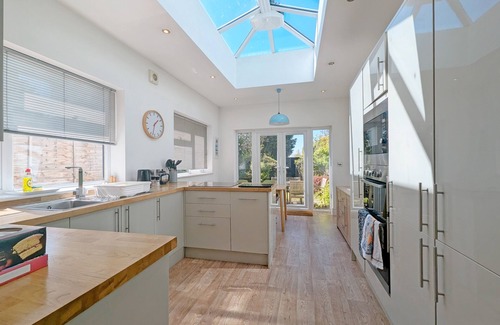Chichester Cottage | Broyle House, Chichester - a family house that sleeps 4 guests in 2 bedrooms
