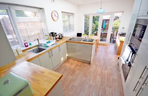 Chichester Cottage | Broyle House, Chichester - a family house that sleeps 4 guests in 2 bedrooms