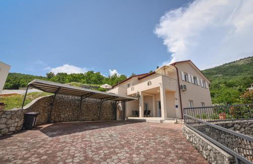 Martina Apartment | Brseč Villa AnDa s apartmanima i bazenom