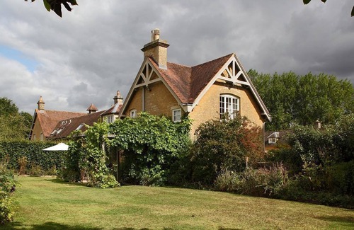 Chipping Norton Cottage | Bruern Cottages - Epsom (sleeps 5 + 1)