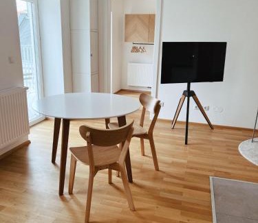 Neulerchenfeld Apartment | Brunnenmarkt Balcony Apartment