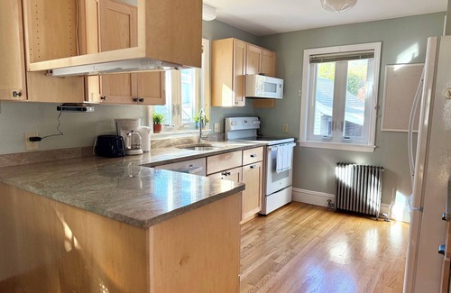 Brunswick House | Brunswick 3BR Bungalow By Bowdoin With Fenced-In Backyard