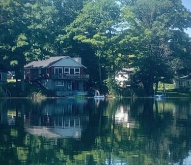 Lake Ann House | Bryan Lake Oasis in Downtown Lake Ann