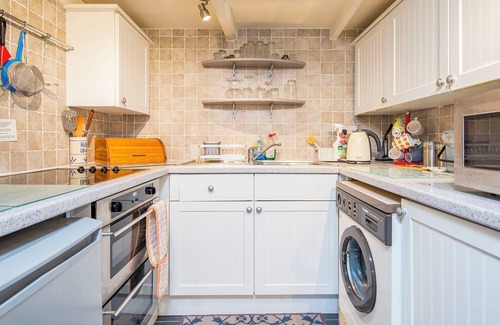 Haverfordwest Cottage | Bryn Melin, Holiday Cottage Abercastle, Sleeps 3, 2 bedrooms, bathrooms