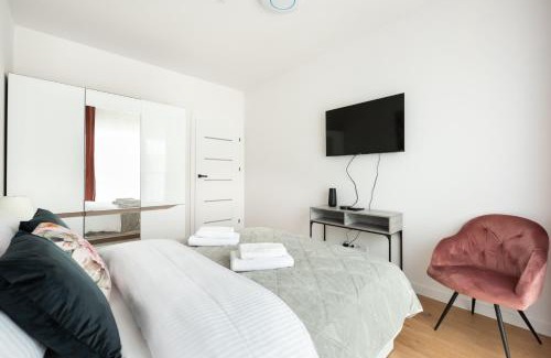 Bialoleka Apartment | Brzeziny Deluxe Apartment by BookingHost