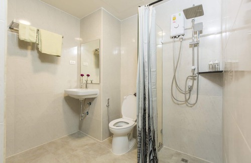 Nana Apartment | BTS Nana: 1-Bedroom, Fully-Furnished [Free Wifi]