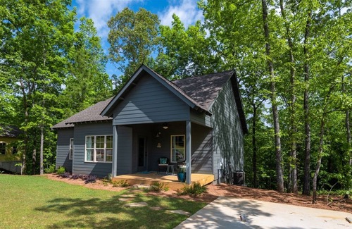 Tallassee House | Bubba's Cabana by 360 Destinations