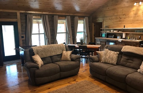 Combs Cabin | BUCKEYE Lodge on the Pig Trail senic hwy