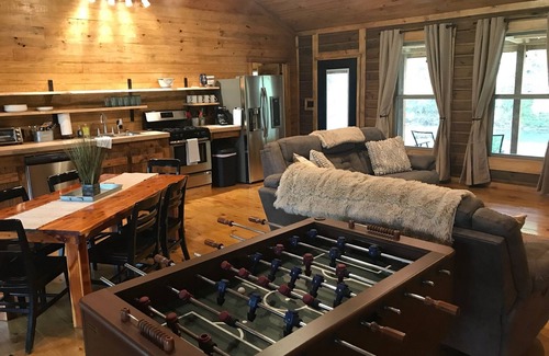 Combs Cabin | BUCKEYE Lodge on the Pig Trail senic hwy