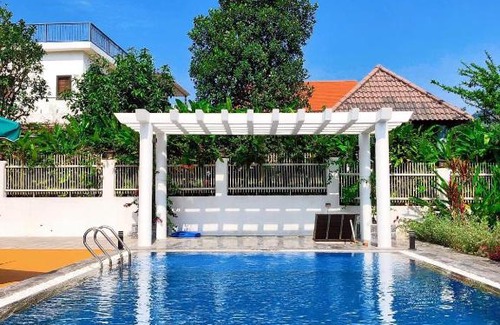 Soc Son Villa | Buckingham Palace Sóc Sơn - Venue Travel