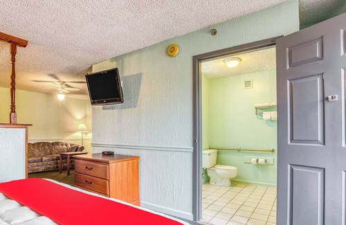 South Tulsa Hotel | Budget-Friendly Room w/King Bed Perfect for an Affordable Weekend Escape