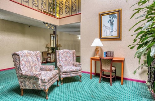 South Tulsa Hotel | Budget-Friendly Room w/King Bed Perfect for an Affordable Weekend Escape