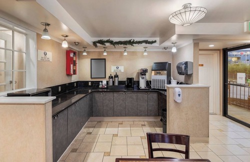 Renton Hotel | Budget-Friendly Stay w/Essential Comforts Close to Seattle-Tacoma Airport