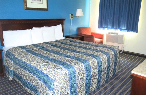 Waterville Hotel | Budget Host Airport Inn