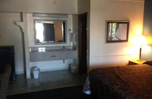 Madison Hotel | Budget Inn - Madison