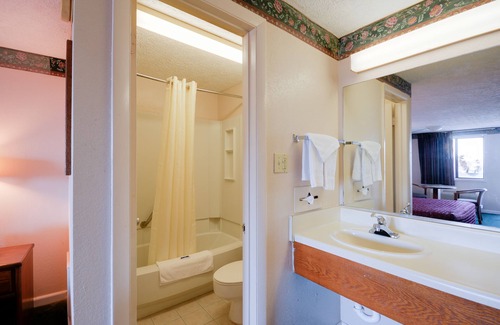 Willoughby Spit Hotel | Budget Inn Norfolk Va