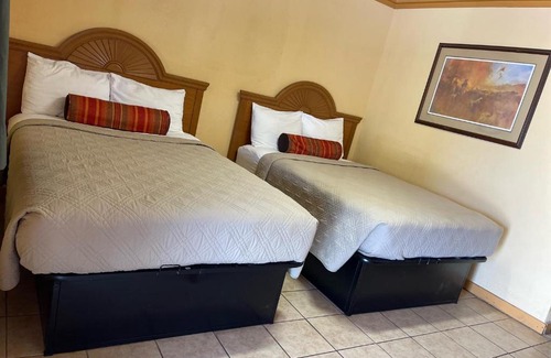 Refugio Hotel | Budget Inn