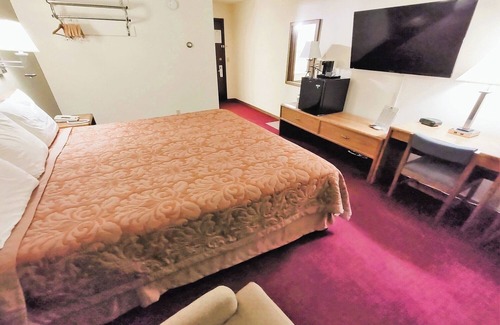 Staples Hotel | Budget Room Near Staples Dining – Perfect Rest Stop for Road Trippers