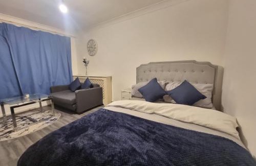 Stevenage House | Budget Room Stevenage Town Centre