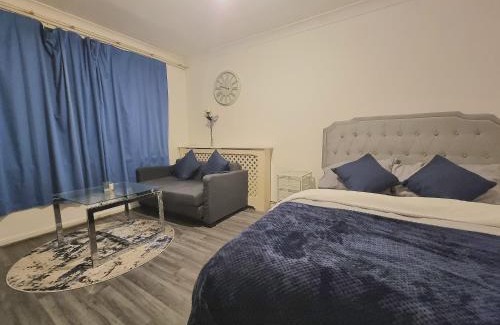 Stevenage House | Budget Room Stevenage Town Centre