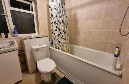 Stevenage House | Budget Room Stevenage Town Centre