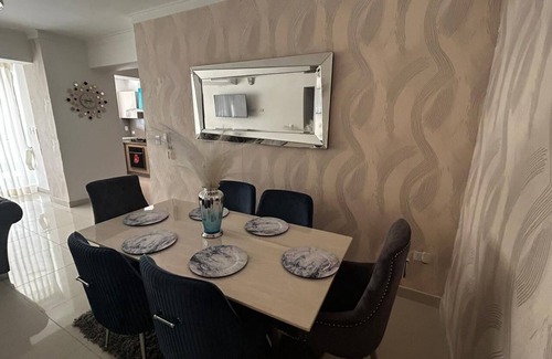 Santo Domingo Apartment | Bueno, Bonito y Barato! Las 3 Bs estan aqui! A 2 cuadras del Downtown Center!