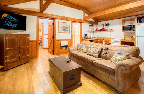 Bryson City Cottage | Buffalo Bridge Cottage | Couples Retreat | Bryson City | Great Smoky Mountains