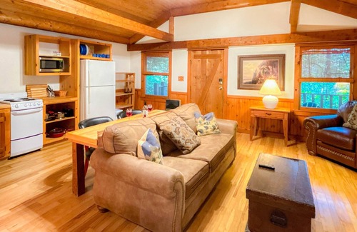 Bryson City Cottage | Buffalo Bridge Cottage | Couples Retreat | Bryson City | Great Smoky Mountains