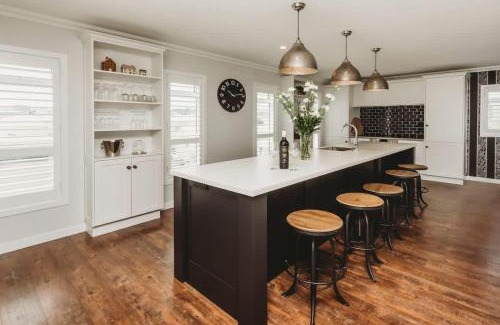 New Plymouth House | Buller Noire - luxury New Plymouth oceanview home