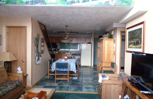Seven Springs Condo | Bullwinkles Ski-In/Ski-Out Condo - Sleeps 8. With sauna, hot tub, exercise room