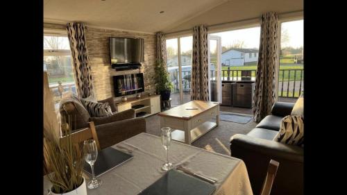 Wisbech House | Bumblebee Lodge