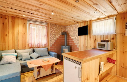 Kollm House | Bungalow '19 - Finnhütte' with Private Terrace and Shared Garden