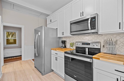 Wilmington House | Bungalow 20 min to beach, restaurants, cafe's - pet-friendly + Bikes to Ride