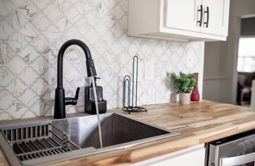 Wilmington House | Bungalow 20 min to beach, restaurants, cafe's - pet-friendly + Bikes to Ride