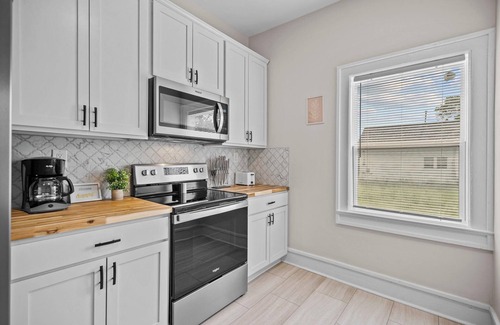 Wilmington House | Bungalow 20 min to beach, restaurants, cafe's - pet-friendly + Bikes to Ride