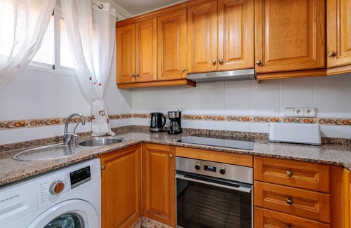 Santa Pola House | Bungalow 'Adelina En Santa Pola' with Private Terrace, Wi-Fi and Air Conditioning