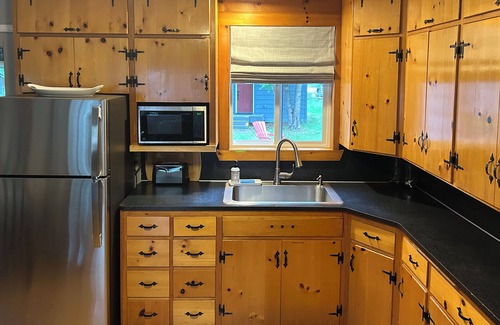 Nordman House | Bungalow & Bunk House, Sleeps 10, Close to Lake