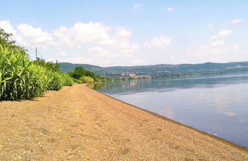 Bolsena House | Bungalow 'Camping Massimo - 2' with Lake View, Private Terrace and Private Garden