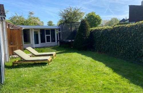 Ouddorp House | Bungalow near beach with large private garden - not for companies