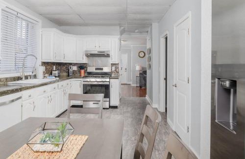 Oshkosh House | Bungalow on Baldwin - 3 bed 2 bath