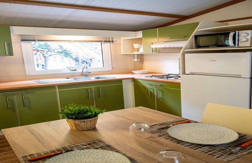 Miami Platja House | Bungalow on Spain's Coast with Sandy Beaches