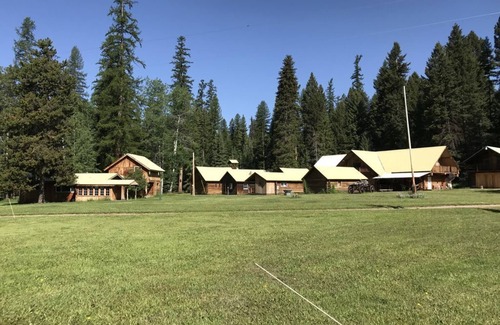 Seeley Lake House | Bungalow @ Seven Timbers-Family retreat in beautiful setting with lake access