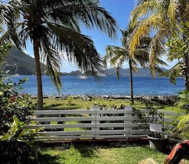 Terre-de-Haut House | Bungalow Sucrier, les pieds dans l'eau