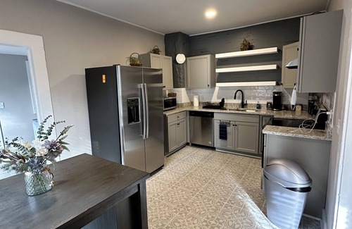 Crestline Heights House | Bungalow that is less than 20 mins away from Birmingham downtown attractions!