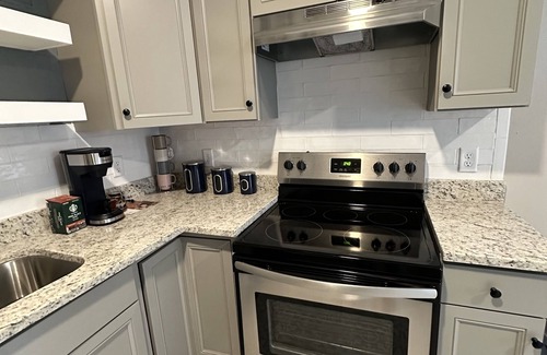 Crestline Heights House | Bungalow that is less than 20 mins away from Birmingham downtown attractions!